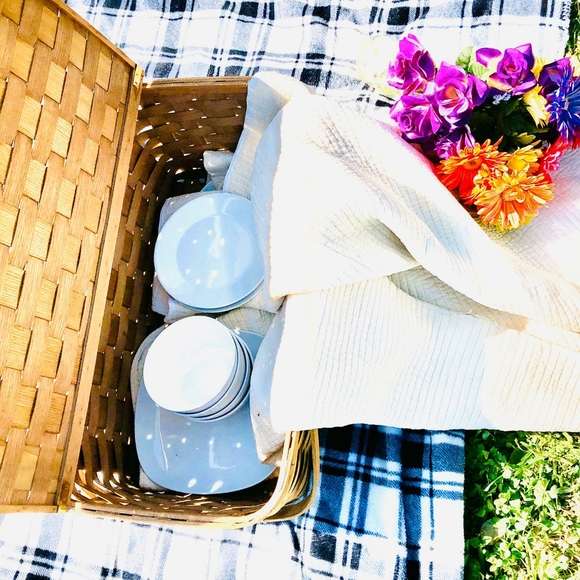 Victorian picnic basket. - Picture 2 of 4